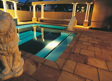 devon hotel lion and pool